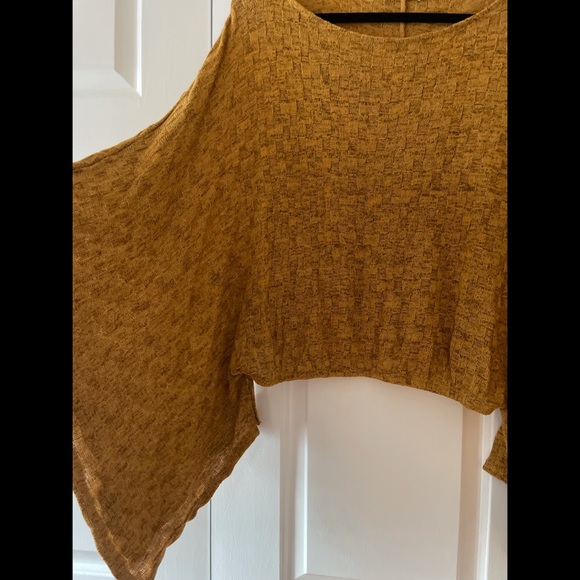 Statement Sleeve Sweater 🍂 | Size M - Picture 3 of 5